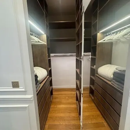 Le Splendide Au Centre De Versalles