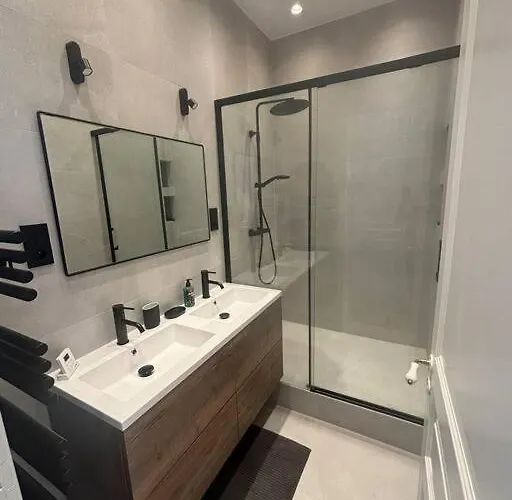 Le Splendide Au Centre De *